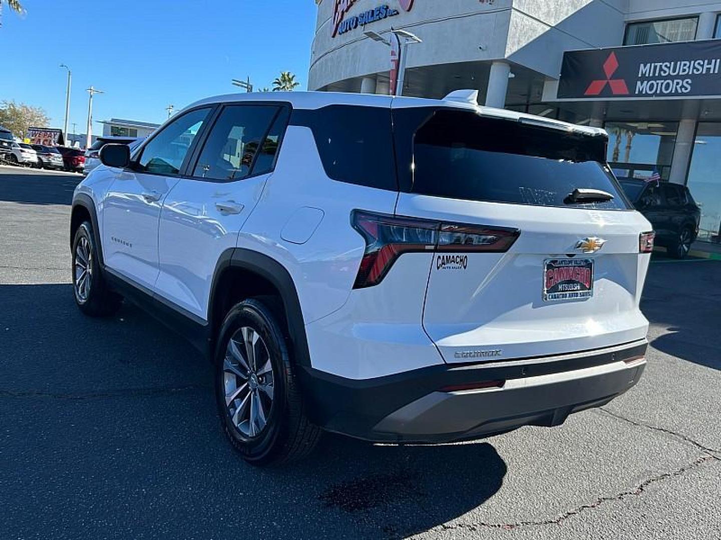 2025 WHITE Chevrolet Equinox (3GNAXHEG8SL) with an 4-Cyl Turbo 1.5 Liter engine, Automatic CVT transmission, located at 412 Auto Vista Drive, Palmdale, CA, 93551, (661) 945-0620, 34.592636, -118.136681 - Photo#5
