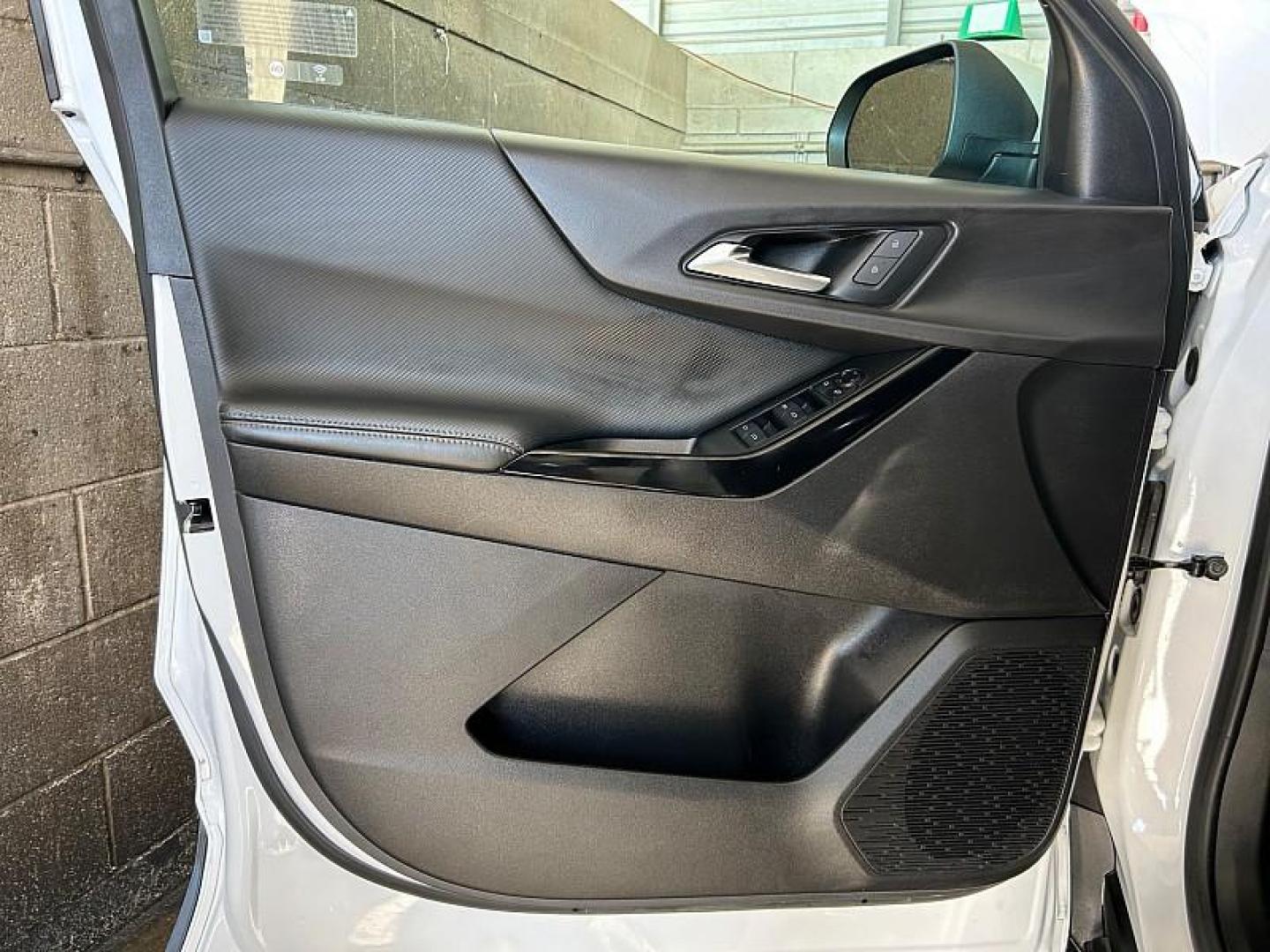 2025 WHITE Chevrolet Equinox (3GNAXHEG8SL) with an 4-Cyl Turbo 1.5 Liter engine, Automatic CVT transmission, located at 412 Auto Vista Drive, Palmdale, CA, 93551, (661) 945-0620, 34.592636, -118.136681 - Photo#15