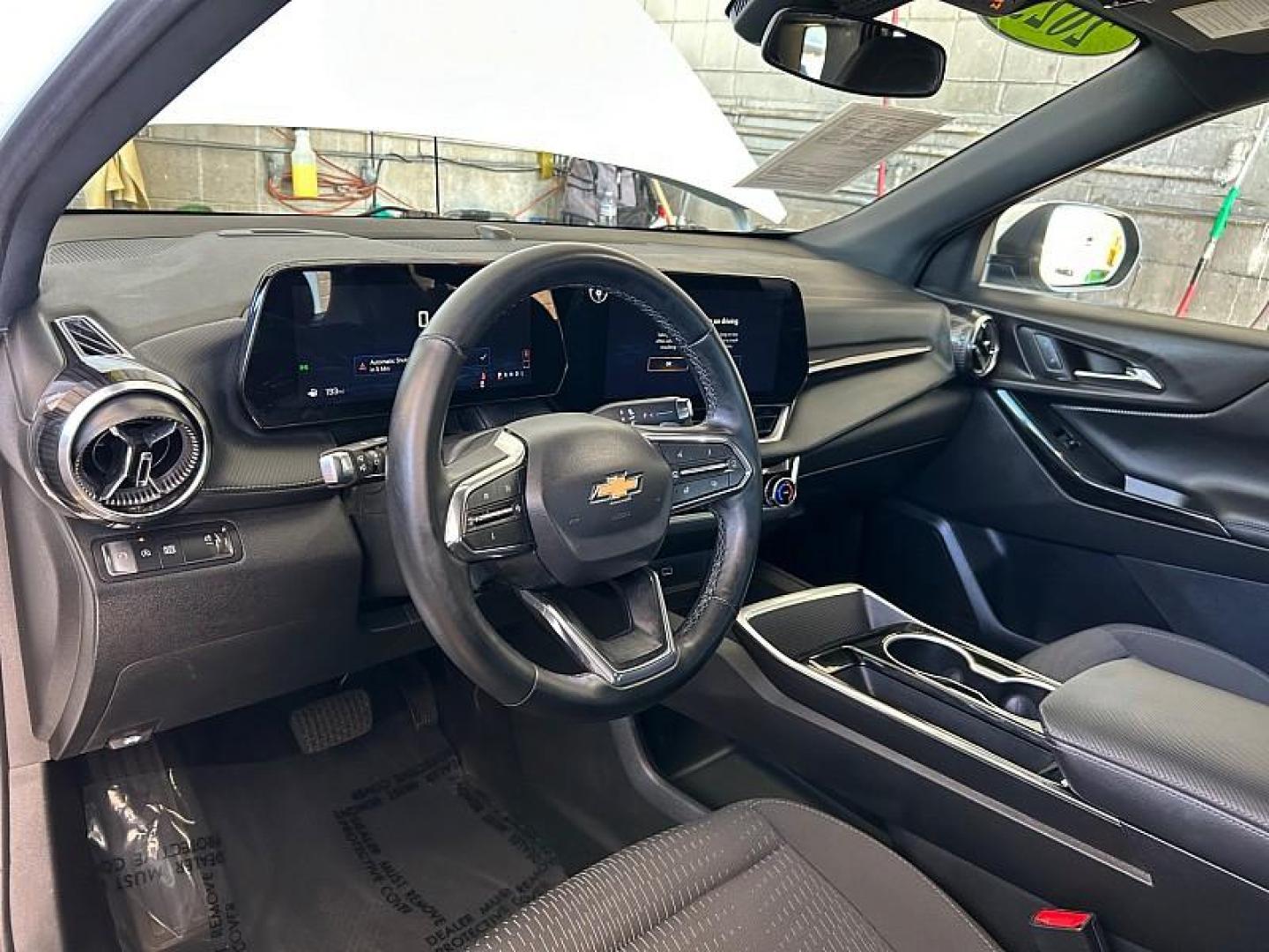 2025 WHITE Chevrolet Equinox (3GNAXHEG8SL) with an 4-Cyl Turbo 1.5 Liter engine, Automatic CVT transmission, located at 412 Auto Vista Drive, Palmdale, CA, 93551, (661) 945-0620, 34.592636, -118.136681 - Photo#16