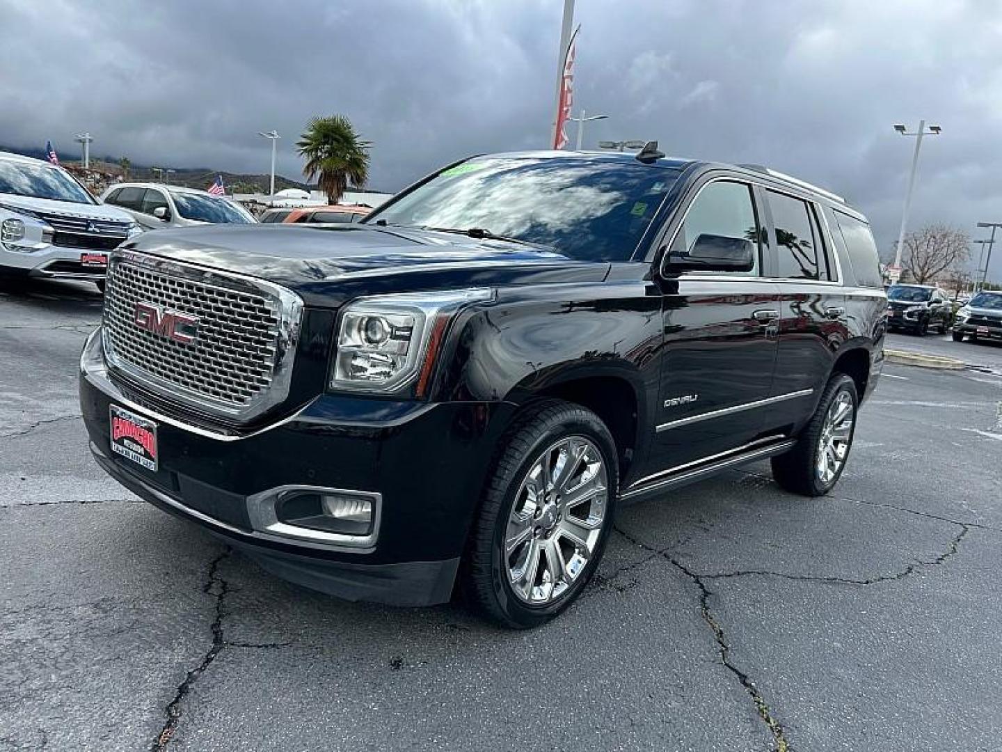 2018 BLACK GMC Yukon (1GKS1CKJ1JR) with an V8 EcoTec3 6.2 Liter engine, Automatic 10-Spd w/Overdrive transmission, located at 412 Auto Vista Drive, Palmdale, CA, 93551, (661) 945-0620, 34.592636, -118.136681 - Photo#6