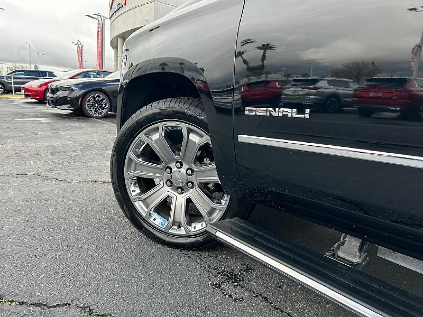 2018 BLACK GMC Yukon (1GKS1CKJ1JR) with an V8 EcoTec3 6.2 Liter engine, Automatic 10-Spd w/Overdrive transmission, located at 412 Auto Vista Drive, Palmdale, CA, 93551, (661) 945-0620, 34.592636, -118.136681 - Photo#7