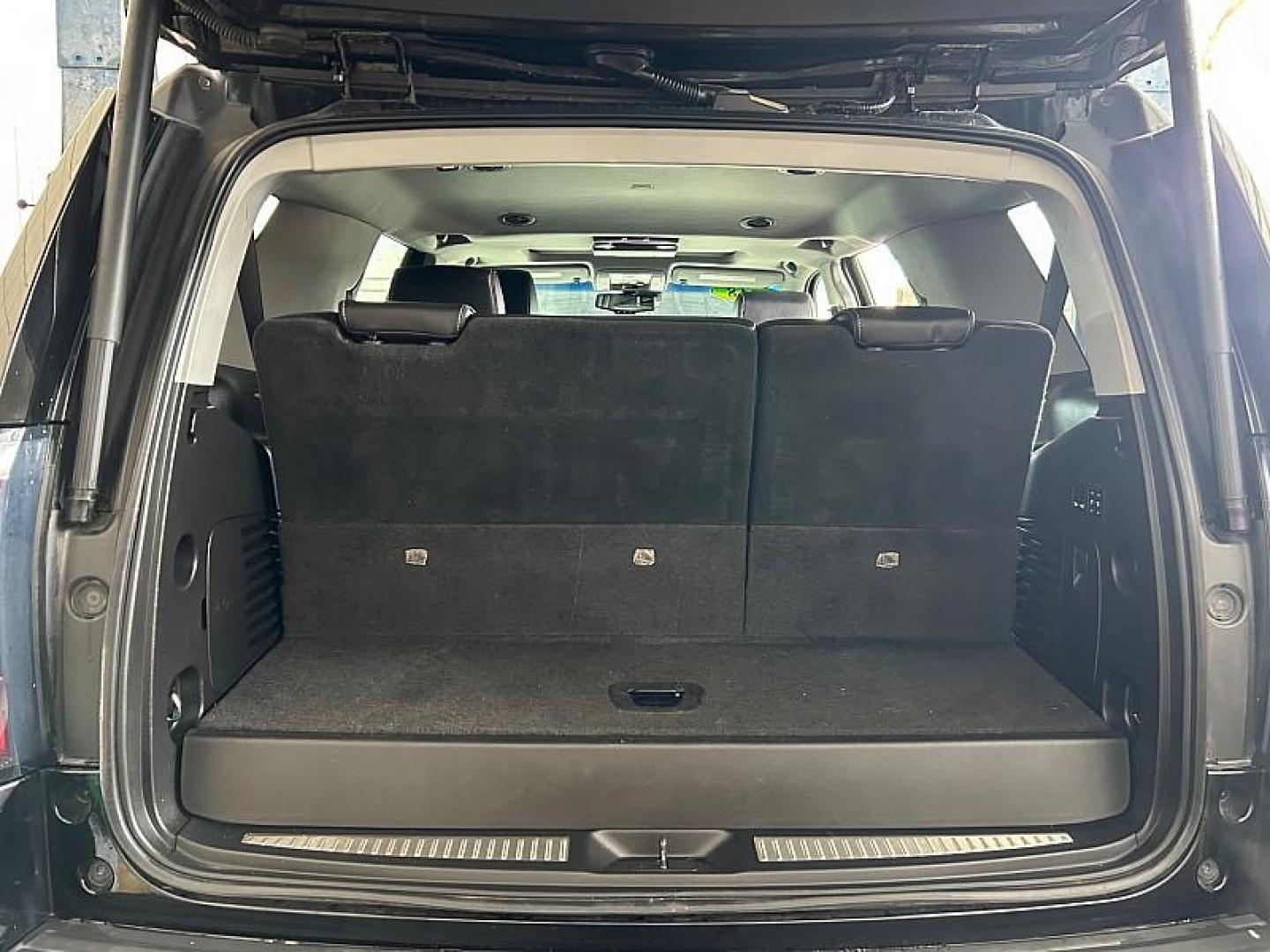 2018 BLACK GMC Yukon (1GKS1CKJ1JR) with an V8 EcoTec3 6.2 Liter engine, Automatic 10-Spd w/Overdrive transmission, located at 412 Auto Vista Drive, Palmdale, CA, 93551, (661) 945-0620, 34.592636, -118.136681 - Photo#25