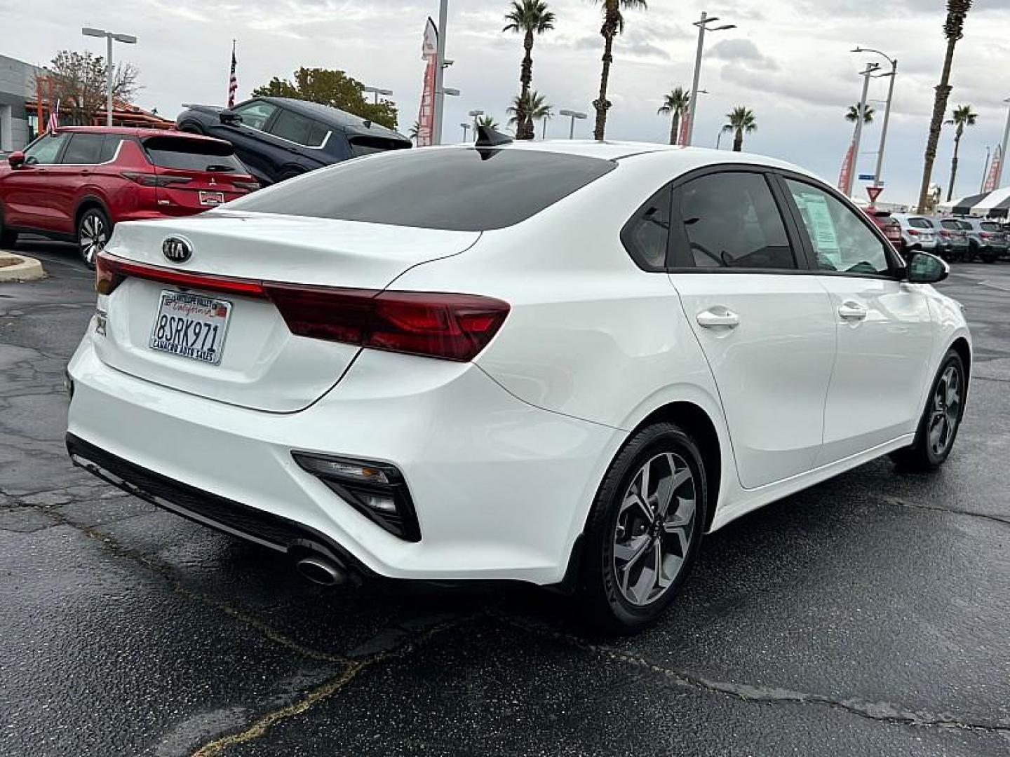 2021 WHITE Kia Forte (3KPF24AD1ME) with an 4-Cyl 2.0 Liter engine, Automatic IVT transmission, located at 412 Auto Vista Drive, Palmdale, CA, 93551, (661) 945-0620, 34.592636, -118.136681 - Photo#2