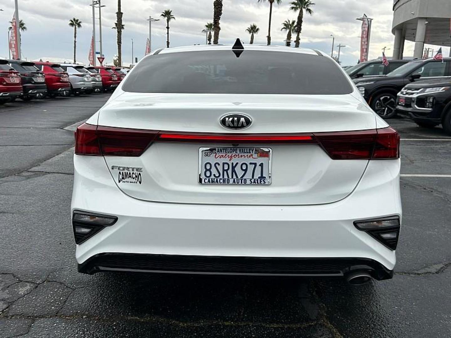 2021 WHITE Kia Forte (3KPF24AD1ME) with an 4-Cyl 2.0 Liter engine, Automatic IVT transmission, located at 412 Auto Vista Drive, Palmdale, CA, 93551, (661) 945-0620, 34.592636, -118.136681 - Photo#3