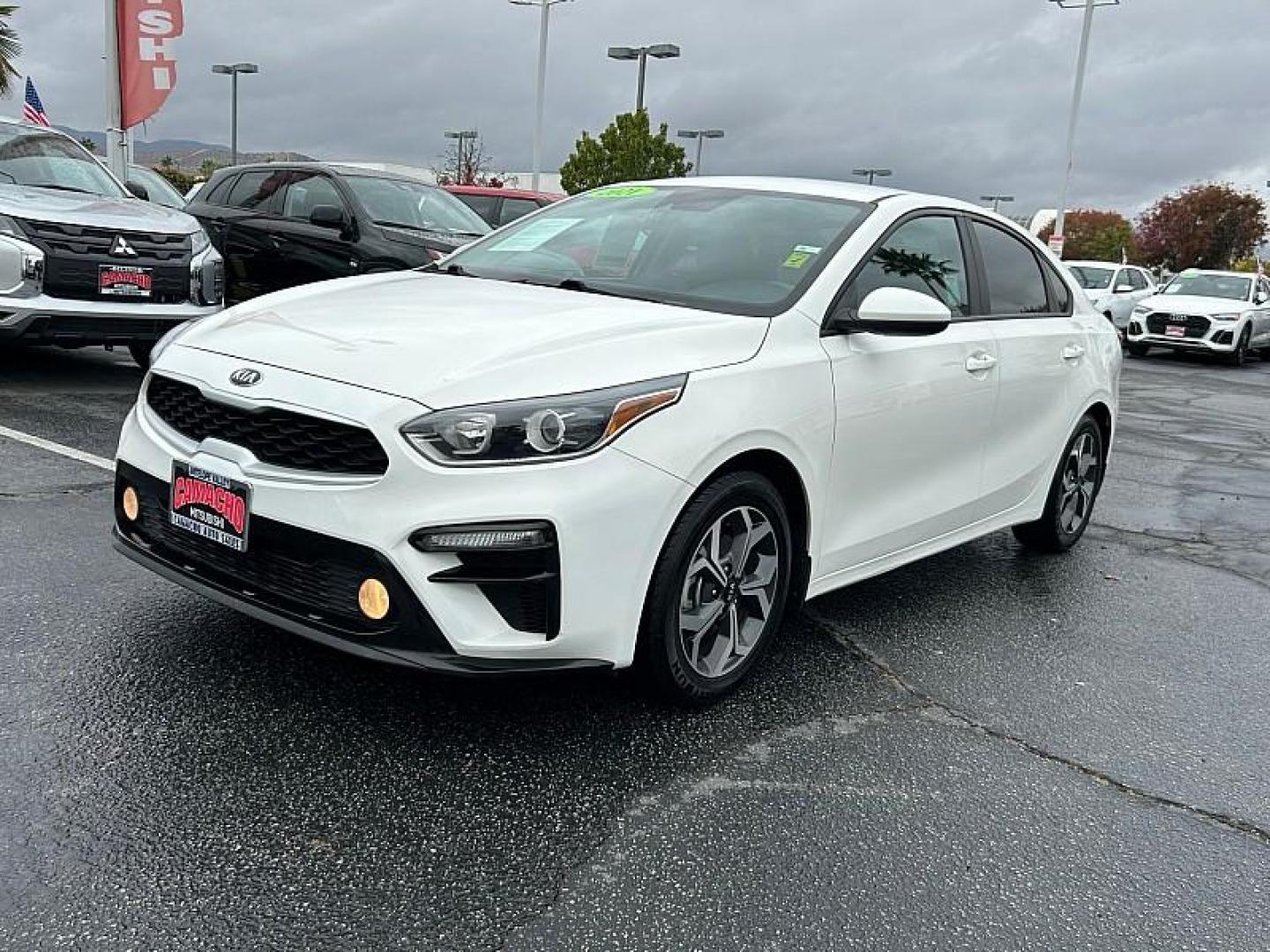 2021 WHITE Kia Forte (3KPF24AD1ME) with an 4-Cyl 2.0 Liter engine, Automatic IVT transmission, located at 412 Auto Vista Drive, Palmdale, CA, 93551, (661) 945-0620, 34.592636, -118.136681 - Photo#6