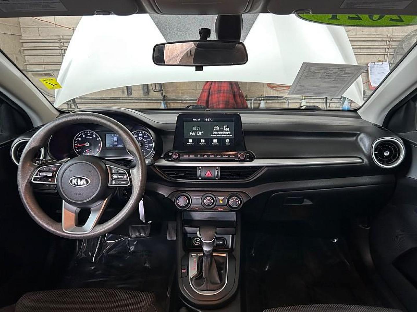 2021 WHITE Kia Forte (3KPF24AD1ME) with an 4-Cyl 2.0 Liter engine, Automatic IVT transmission, located at 412 Auto Vista Drive, Palmdale, CA, 93551, (661) 945-0620, 34.592636, -118.136681 - Photo#14