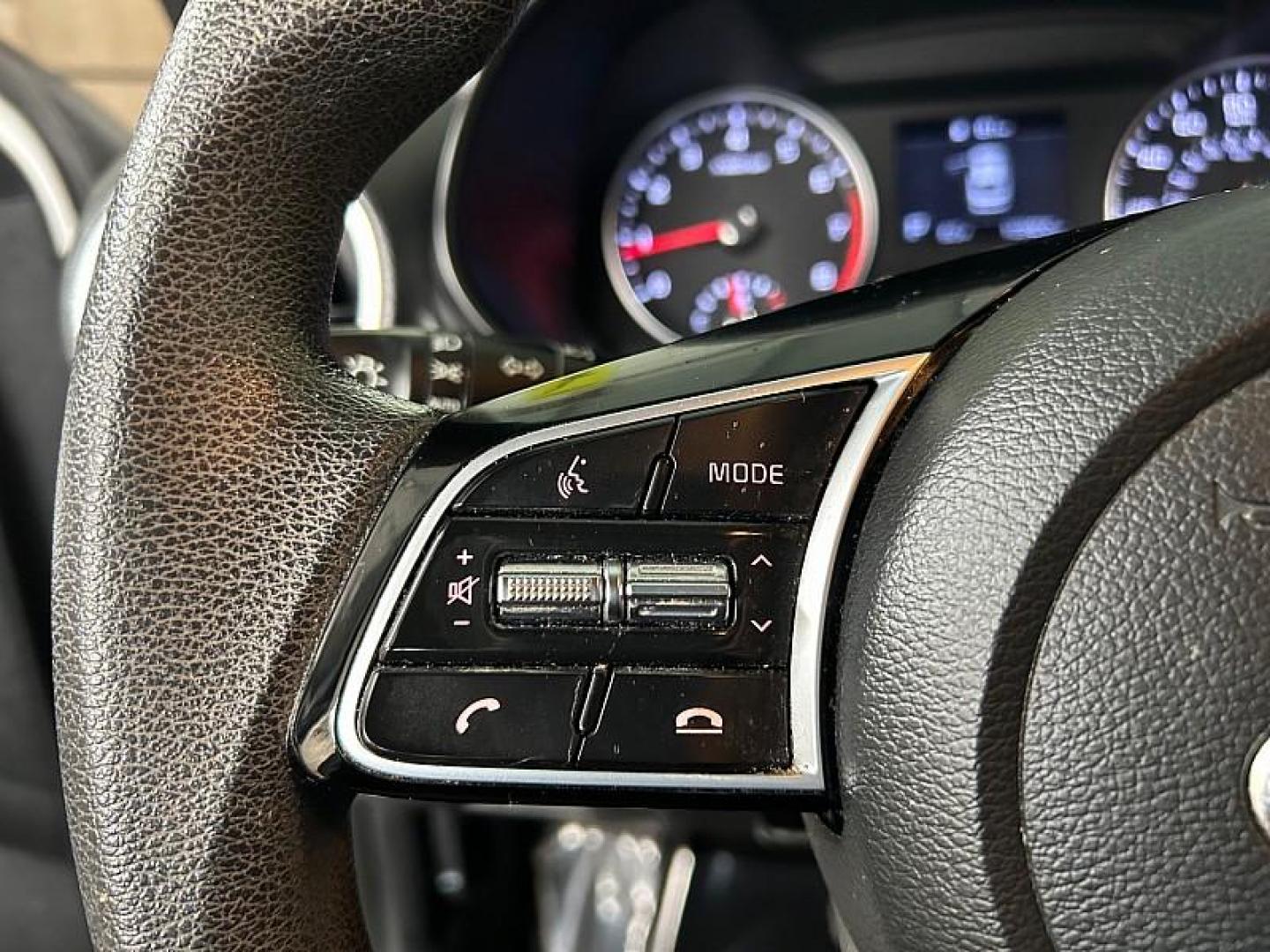 2021 WHITE Kia Forte (3KPF24AD1ME) with an 4-Cyl 2.0 Liter engine, Automatic IVT transmission, located at 412 Auto Vista Drive, Palmdale, CA, 93551, (661) 945-0620, 34.592636, -118.136681 - Photo#18