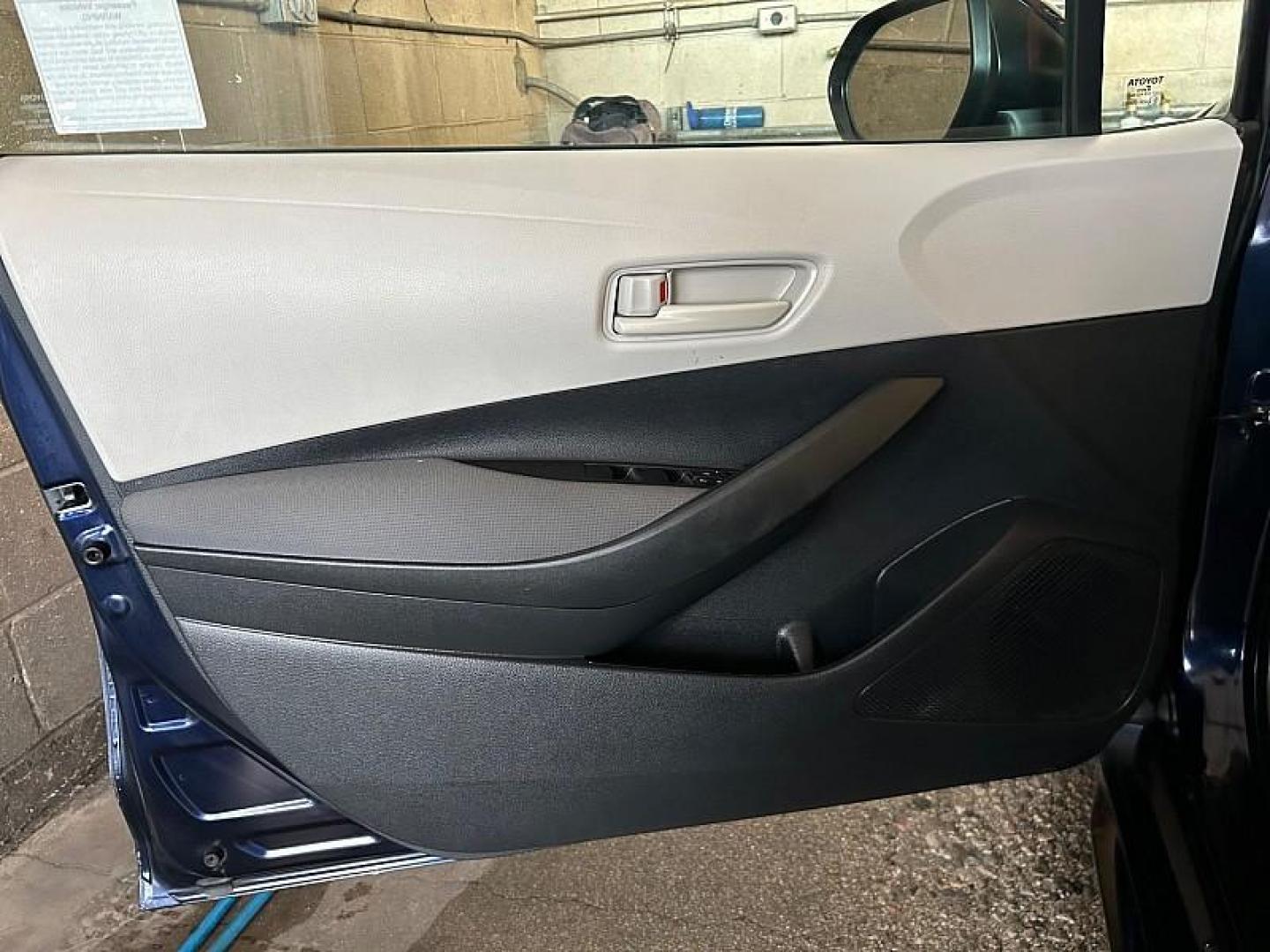 2022 BLUE Toyota Corolla (5YFEPMAE9NP) with an 4-Cyl 1.8 Liter engine, Automatic CVTi-S transmission, located at 412 Auto Vista Drive, Palmdale, CA, 93551, (661) 945-0620, 34.592636, -118.136681 - Photo#18