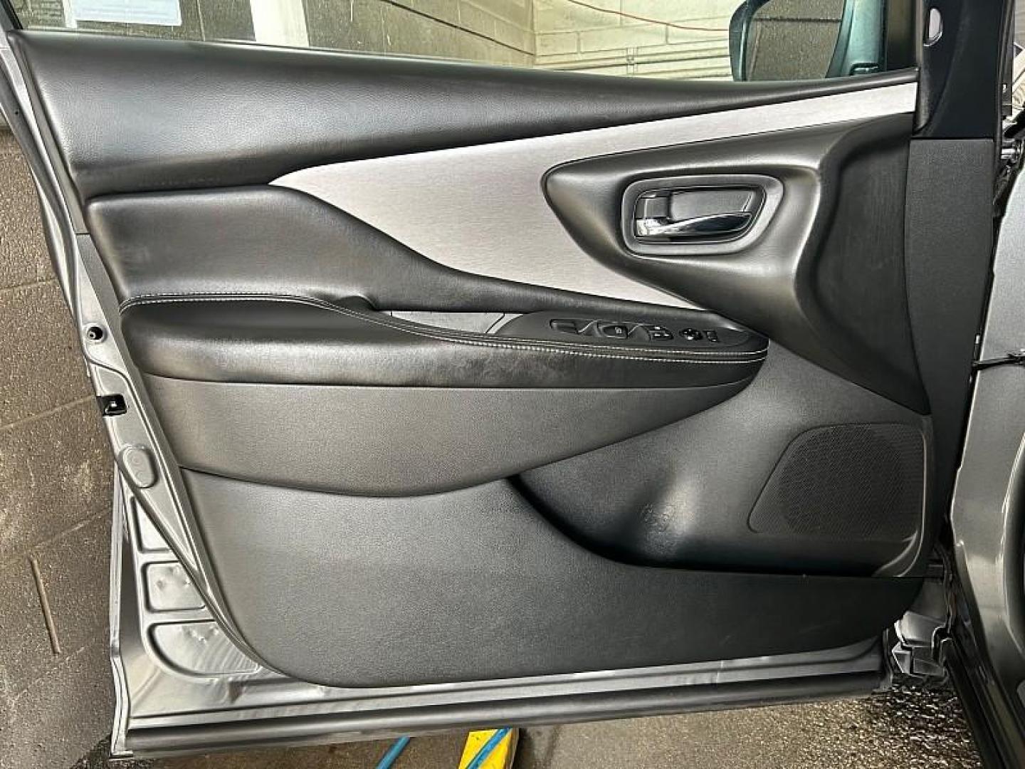 2021 GRAY Nissan Murano (5N1AZ2BJ9MC) with an V6 3.5 Liter engine, Automatic Xtronic CVT transmission, located at 412 Auto Vista Drive, Palmdale, CA, 93551, (661) 945-0620, 34.592636, -118.136681 - Photo#16