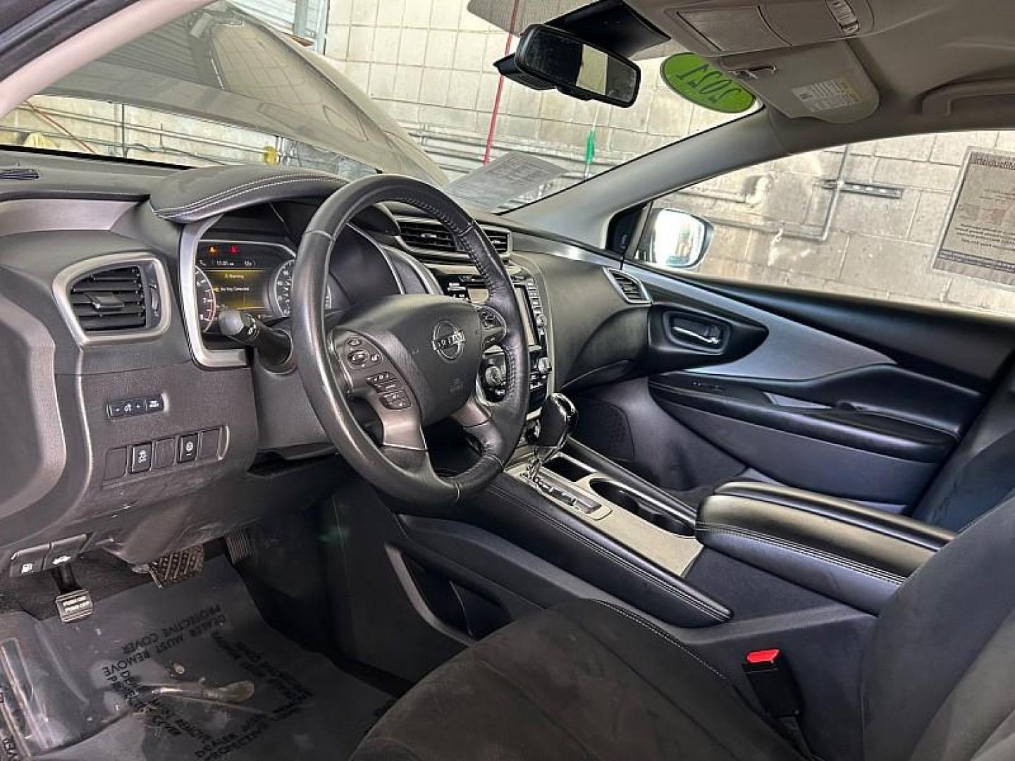 2021 GRAY Nissan Murano (5N1AZ2BJ9MC) with an V6 3.5 Liter engine, Automatic Xtronic CVT transmission, located at 412 Auto Vista Drive, Palmdale, CA, 93551, (661) 945-0620, 34.592636, -118.136681 - Photo#17
