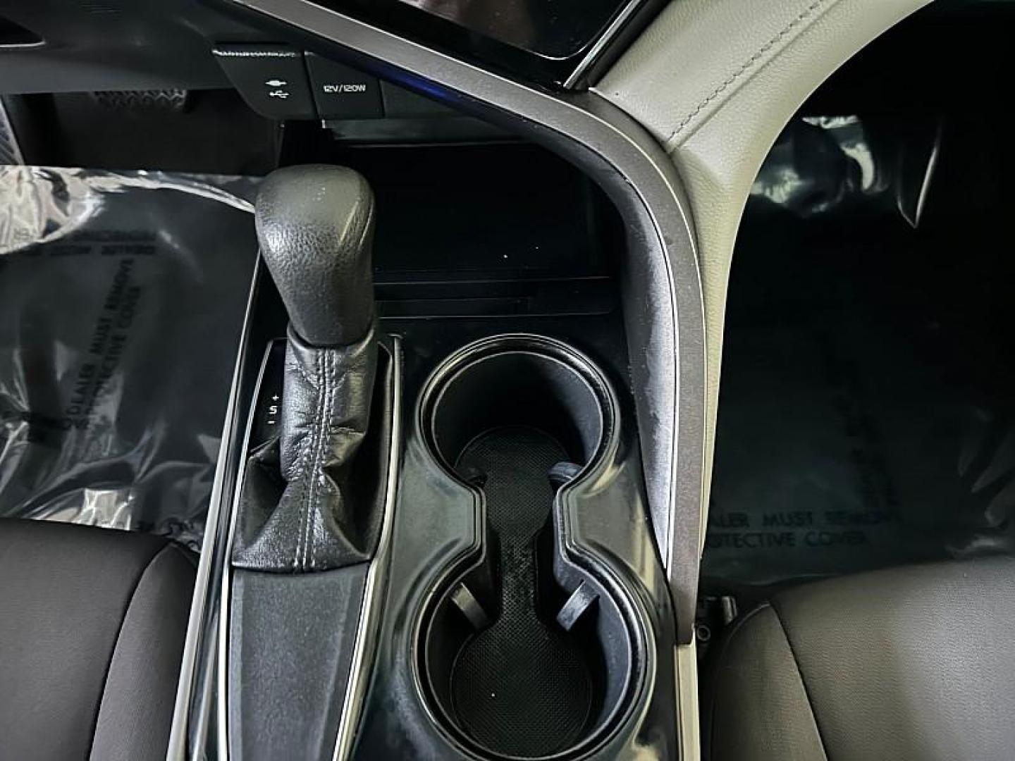 2019 SILVER Toyota Camry (4T1B11HKXKU) with an 4-Cyl 2.5 Liter engine, Automatic 8-Spd w/Sequential Shift transmission, located at 412 Auto Vista Drive, Palmdale, CA, 93551, (661) 945-0620, 34.592636, -118.136681 - Photo#20