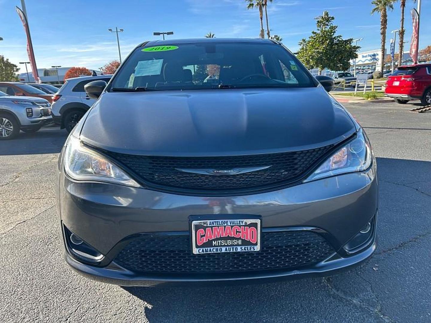 2019 /GRAY Chrysler Pacifica (2C4RC1FG4KR) with an V6 3.6 Liter engine, Automatic 9-Spd transmission, located at 412 Auto Vista Drive, Palmdale, CA, 93551, (661) 945-0620, 34.592636, -118.136681 - Photo#2