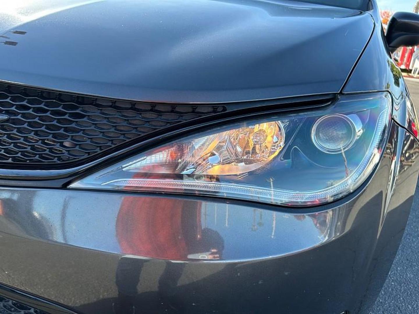 2019 /GRAY Chrysler Pacifica (2C4RC1FG4KR) with an V6 3.6 Liter engine, Automatic 9-Spd transmission, located at 412 Auto Vista Drive, Palmdale, CA, 93551, (661) 945-0620, 34.592636, -118.136681 - Photo#12