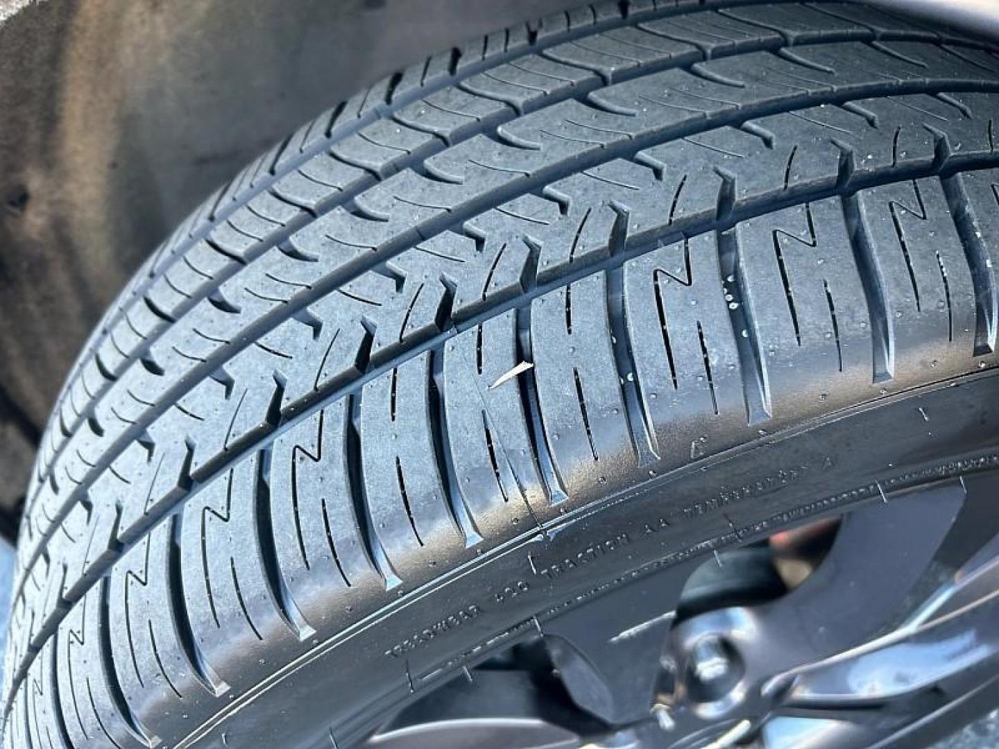 2019 /GRAY Chrysler Pacifica (2C4RC1FG4KR) with an V6 3.6 Liter engine, Automatic 9-Spd transmission, located at 412 Auto Vista Drive, Palmdale, CA, 93551, (661) 945-0620, 34.592636, -118.136681 - Photo#13