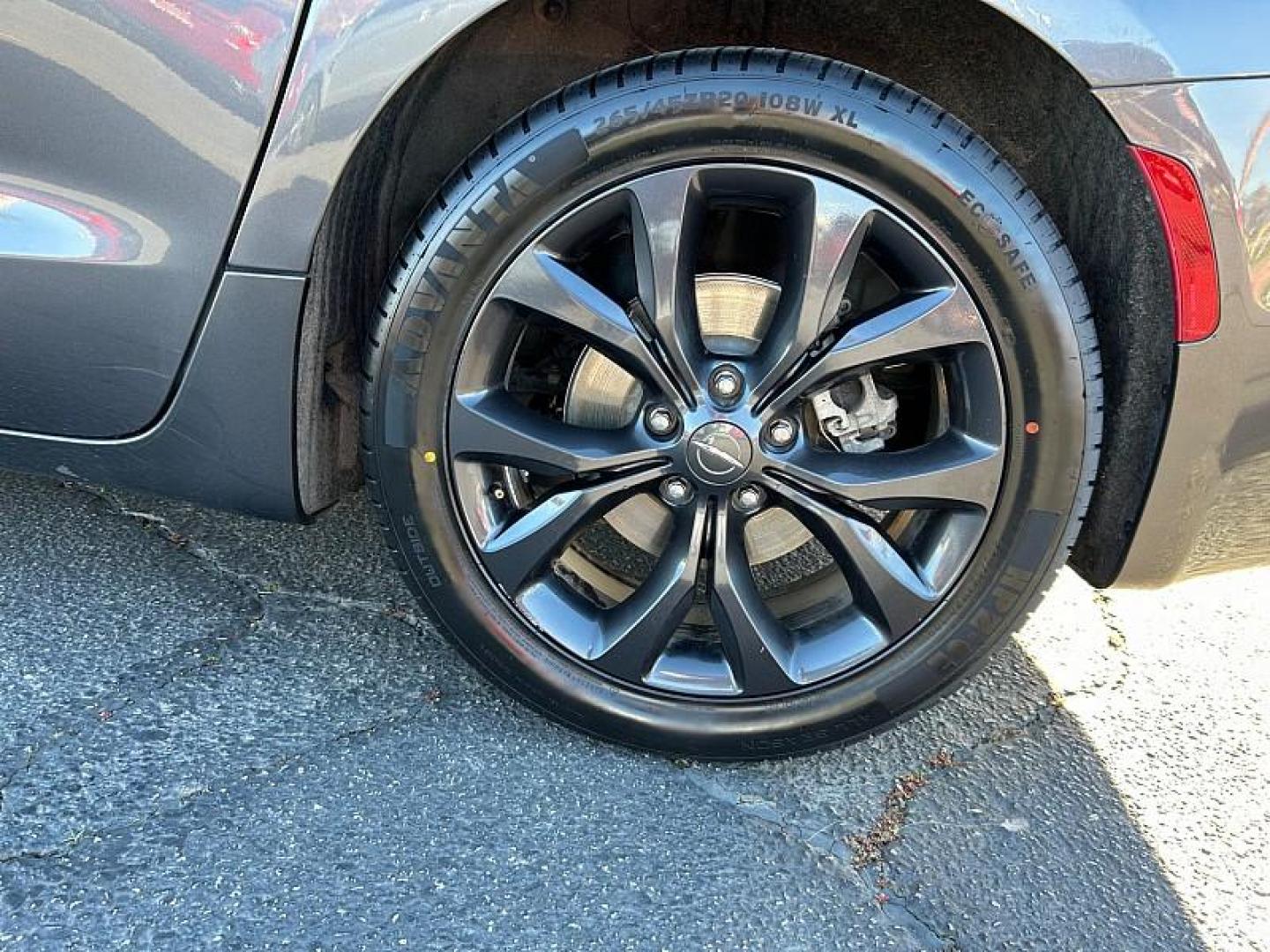 2019 /GRAY Chrysler Pacifica (2C4RC1FG4KR) with an V6 3.6 Liter engine, Automatic 9-Spd transmission, located at 412 Auto Vista Drive, Palmdale, CA, 93551, (661) 945-0620, 34.592636, -118.136681 - Photo#14