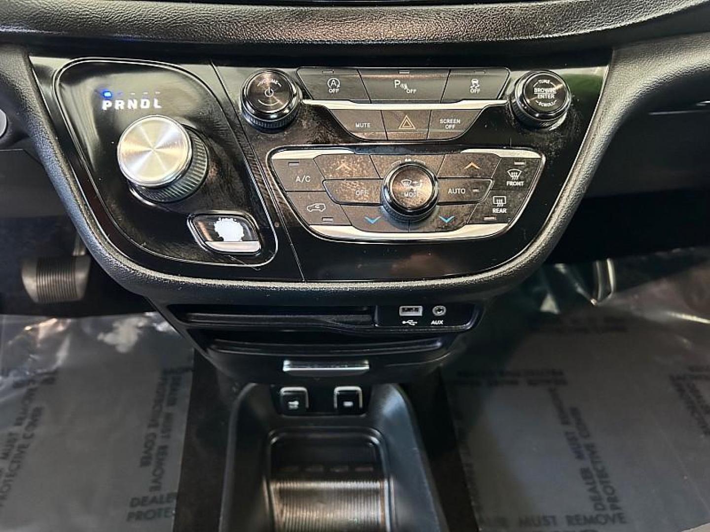 2019 /GRAY Chrysler Pacifica (2C4RC1FG4KR) with an V6 3.6 Liter engine, Automatic 9-Spd transmission, located at 412 Auto Vista Drive, Palmdale, CA, 93551, (661) 945-0620, 34.592636, -118.136681 - Photo#20