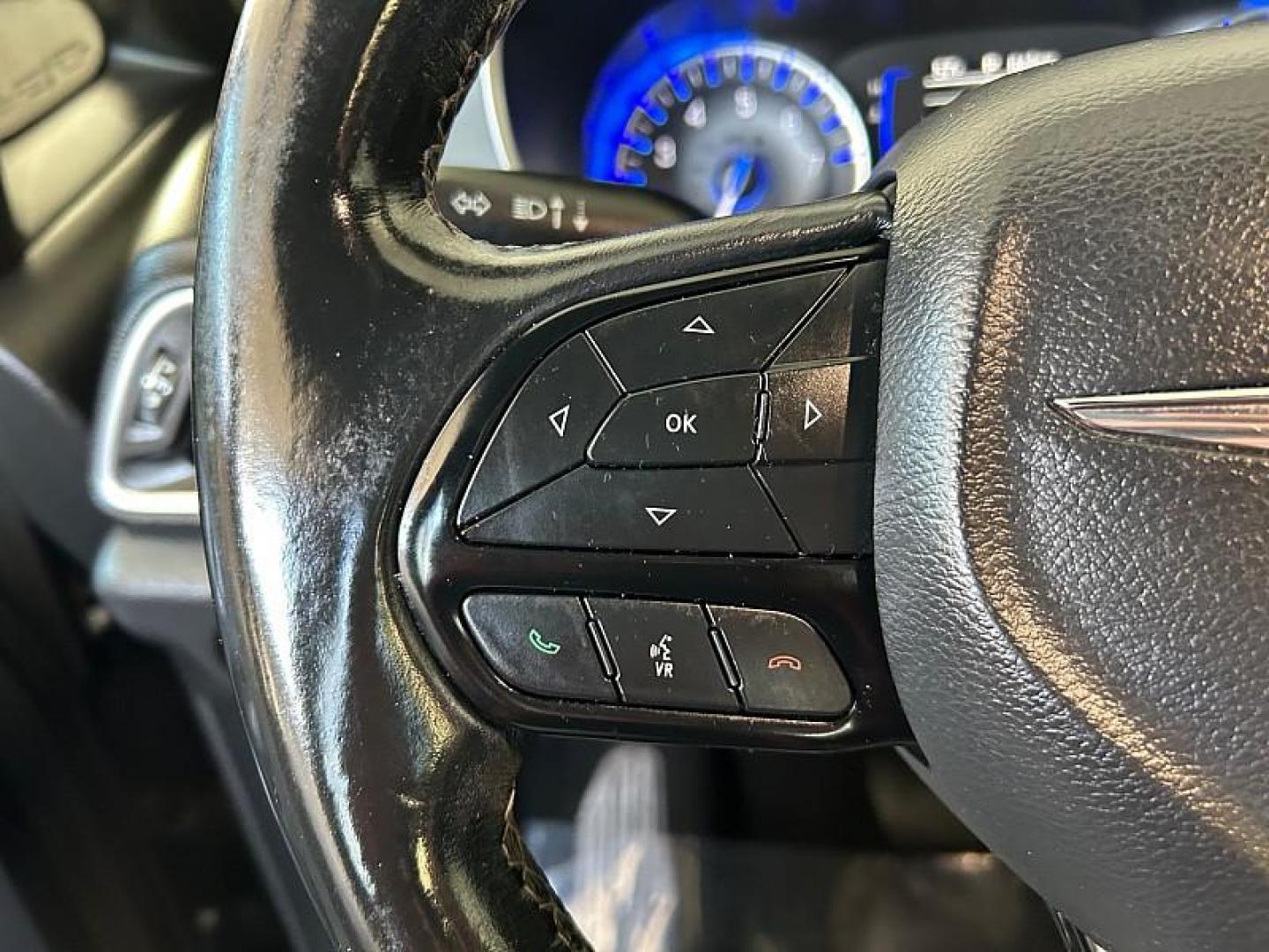 2019 /GRAY Chrysler Pacifica (2C4RC1FG4KR) with an V6 3.6 Liter engine, Automatic 9-Spd transmission, located at 412 Auto Vista Drive, Palmdale, CA, 93551, (661) 945-0620, 34.592636, -118.136681 - Photo#25