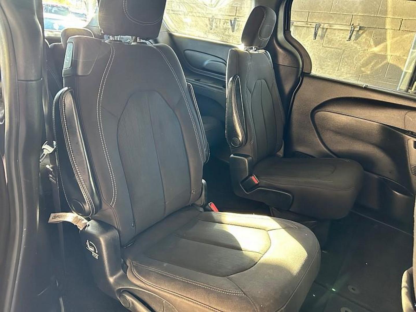 2019 /GRAY Chrysler Pacifica (2C4RC1FG4KR) with an V6 3.6 Liter engine, Automatic 9-Spd transmission, located at 412 Auto Vista Drive, Palmdale, CA, 93551, (661) 945-0620, 34.592636, -118.136681 - Photo#27