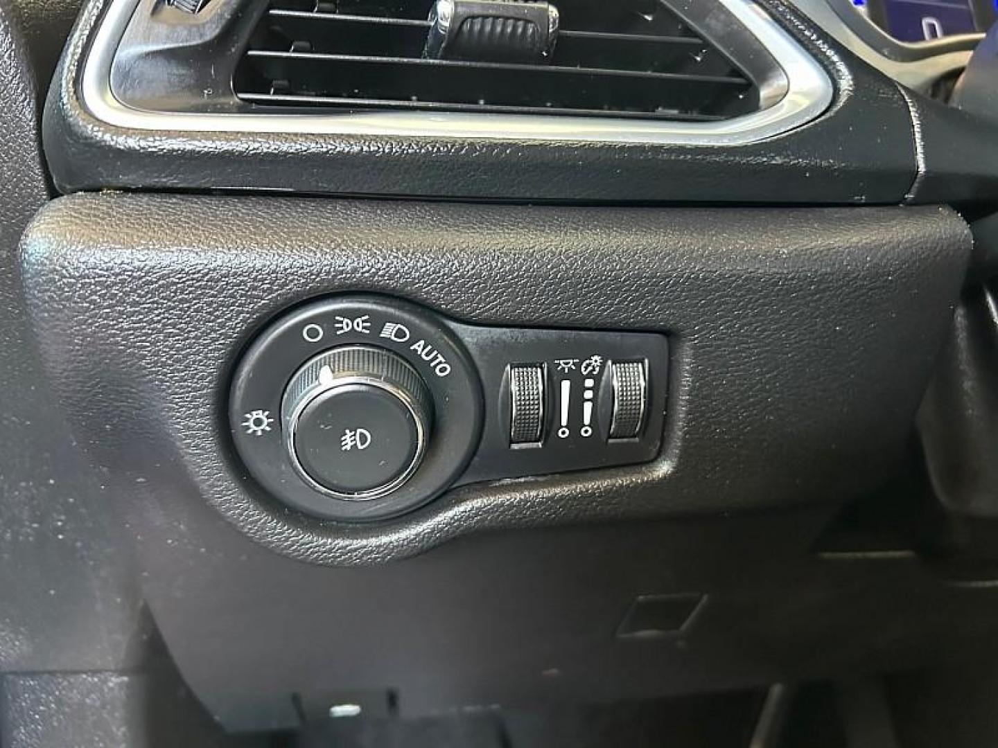 2019 /GRAY Chrysler Pacifica (2C4RC1FG4KR) with an V6 3.6 Liter engine, Automatic 9-Spd transmission, located at 412 Auto Vista Drive, Palmdale, CA, 93551, (661) 945-0620, 34.592636, -118.136681 - Photo#29