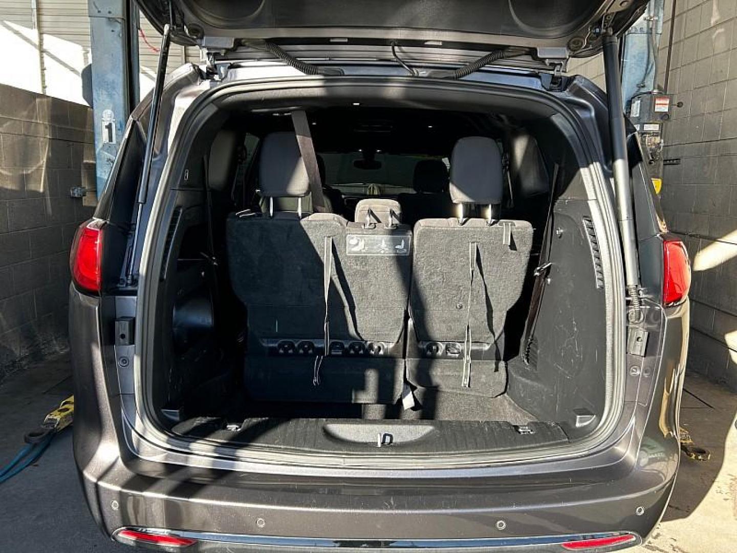 2019 /GRAY Chrysler Pacifica (2C4RC1FG4KR) with an V6 3.6 Liter engine, Automatic 9-Spd transmission, located at 412 Auto Vista Drive, Palmdale, CA, 93551, (661) 945-0620, 34.592636, -118.136681 - Photo#31