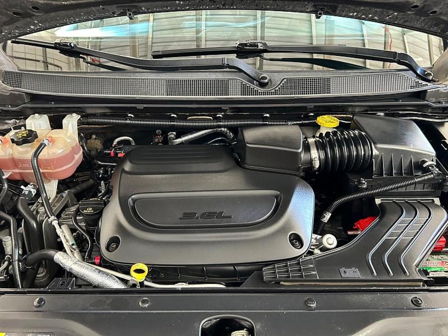 2019 /GRAY Chrysler Pacifica (2C4RC1FG4KR) with an V6 3.6 Liter engine, Automatic 9-Spd transmission, located at 412 Auto Vista Drive, Palmdale, CA, 93551, (661) 945-0620, 34.592636, -118.136681 - Photo#32