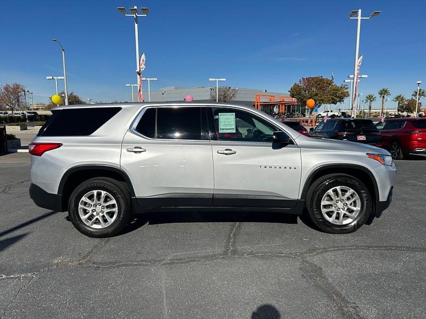 2018 SILVER Chevrolet Traverse (1GNERFKW4JJ) with an V6 3.6 Liter engine, Automatic 9-Spd transmission, located at 412 Auto Vista Drive, Palmdale, CA, 93551, (661) 945-0620, 34.592636, -118.136681 - Photo#11