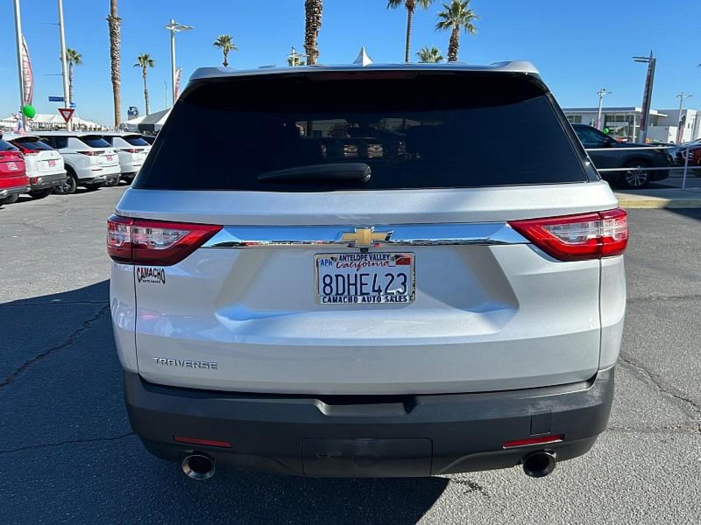 2018 SILVER Chevrolet Traverse (1GNERFKW4JJ) with an V6 3.6 Liter engine, Automatic 9-Spd transmission, located at 412 Auto Vista Drive, Palmdale, CA, 93551, (661) 945-0620, 34.592636, -118.136681 - Photo#7