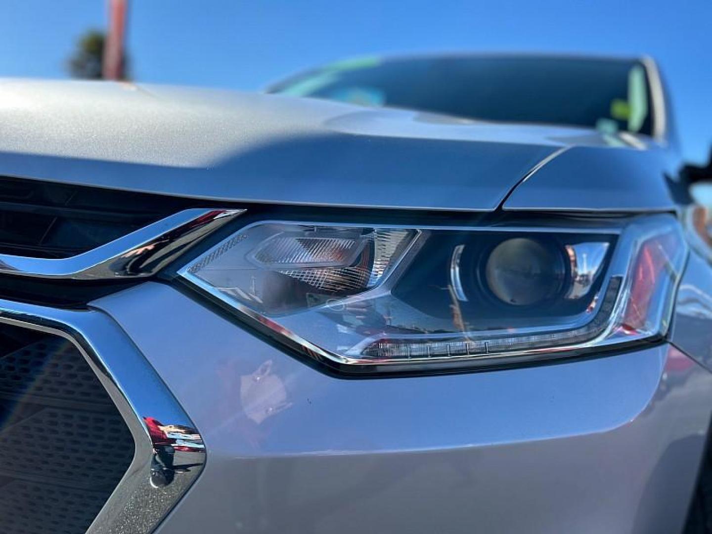 2018 SILVER Chevrolet Traverse (1GNERFKW4JJ) with an V6 3.6 Liter engine, Automatic 9-Spd transmission, located at 412 Auto Vista Drive, Palmdale, CA, 93551, (661) 945-0620, 34.592636, -118.136681 - Photo#3