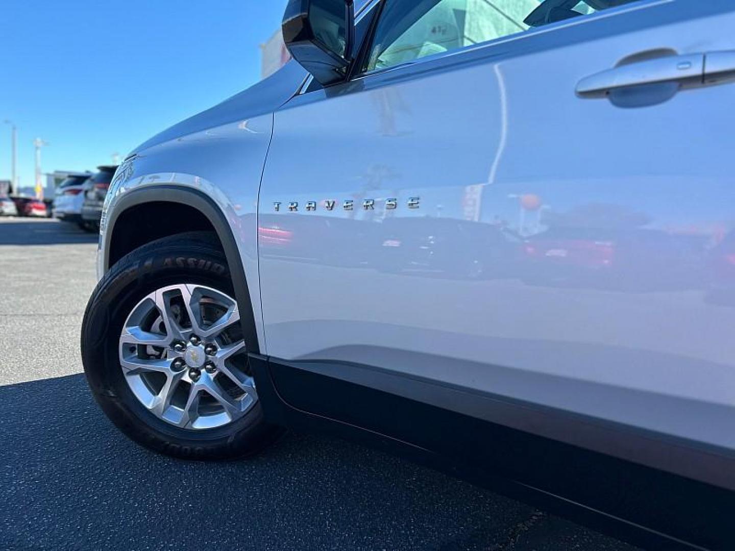 2018 SILVER Chevrolet Traverse (1GNERFKW4JJ) with an V6 3.6 Liter engine, Automatic 9-Spd transmission, located at 412 Auto Vista Drive, Palmdale, CA, 93551, (661) 945-0620, 34.592636, -118.136681 - Photo#12