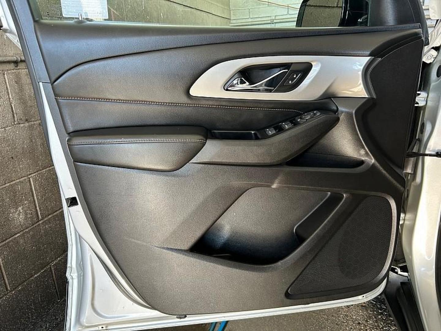 2018 SILVER Chevrolet Traverse (1GNERFKW4JJ) with an V6 3.6 Liter engine, Automatic 9-Spd transmission, located at 412 Auto Vista Drive, Palmdale, CA, 93551, (661) 945-0620, 34.592636, -118.136681 - Photo#16