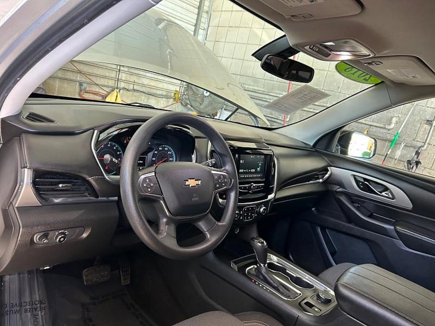 2018 SILVER Chevrolet Traverse (1GNERFKW4JJ) with an V6 3.6 Liter engine, Automatic 9-Spd transmission, located at 412 Auto Vista Drive, Palmdale, CA, 93551, (661) 945-0620, 34.592636, -118.136681 - Photo#17