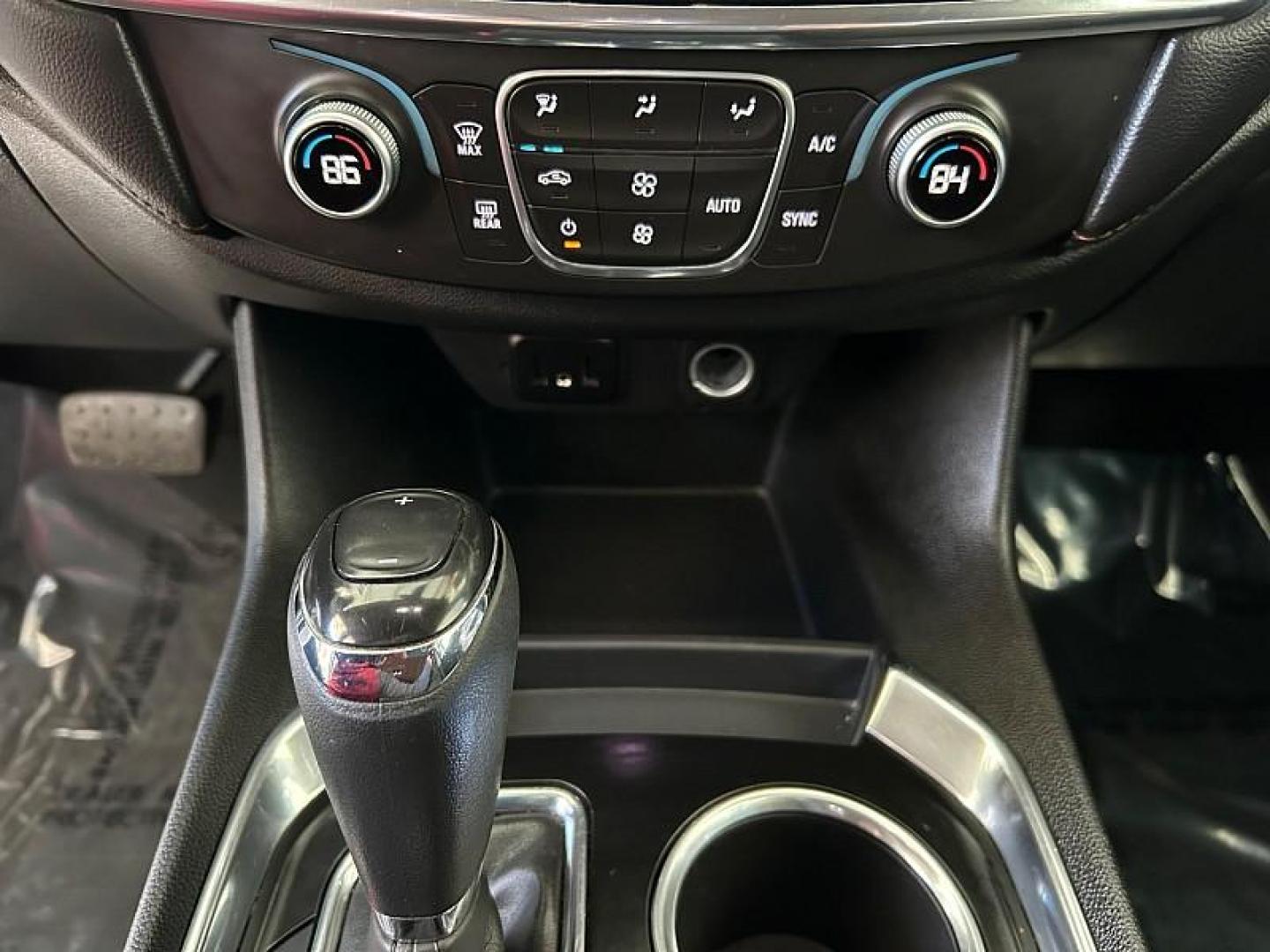 2018 SILVER Chevrolet Traverse (1GNERFKW4JJ) with an V6 3.6 Liter engine, Automatic 9-Spd transmission, located at 412 Auto Vista Drive, Palmdale, CA, 93551, (661) 945-0620, 34.592636, -118.136681 - Photo#24