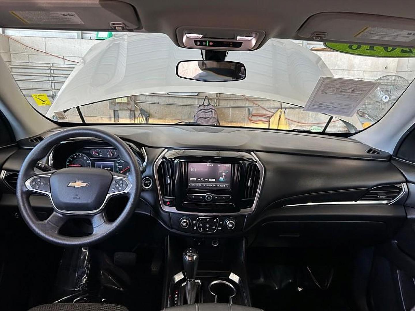 2018 SILVER Chevrolet Traverse (1GNERFKW4JJ) with an V6 3.6 Liter engine, Automatic 9-Spd transmission, located at 412 Auto Vista Drive, Palmdale, CA, 93551, (661) 945-0620, 34.592636, -118.136681 - Photo#22