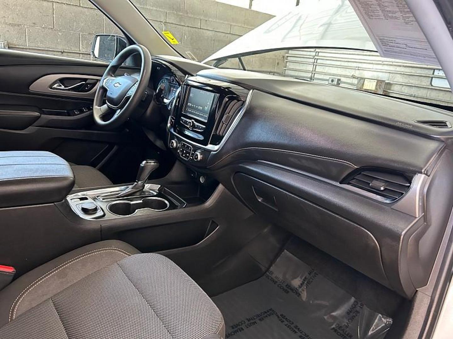 2018 SILVER Chevrolet Traverse (1GNERFKW4JJ) with an V6 3.6 Liter engine, Automatic 9-Spd transmission, located at 412 Auto Vista Drive, Palmdale, CA, 93551, (661) 945-0620, 34.592636, -118.136681 - Photo#27