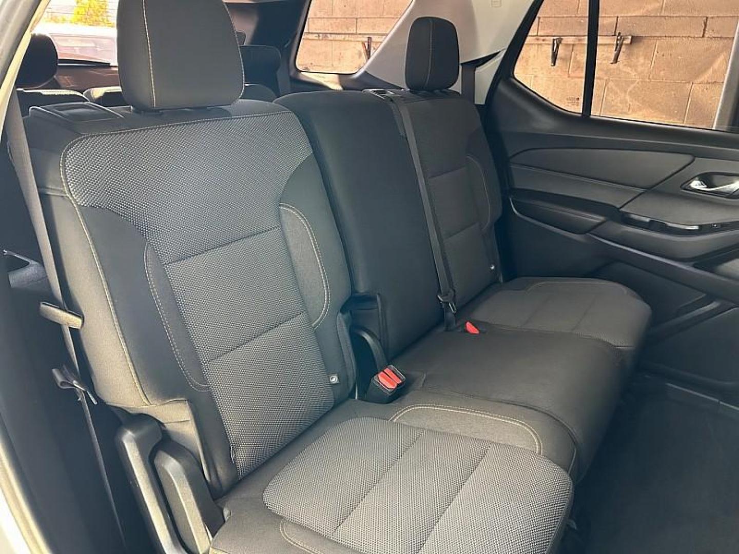 2018 SILVER Chevrolet Traverse (1GNERFKW4JJ) with an V6 3.6 Liter engine, Automatic 9-Spd transmission, located at 412 Auto Vista Drive, Palmdale, CA, 93551, (661) 945-0620, 34.592636, -118.136681 - Photo#28