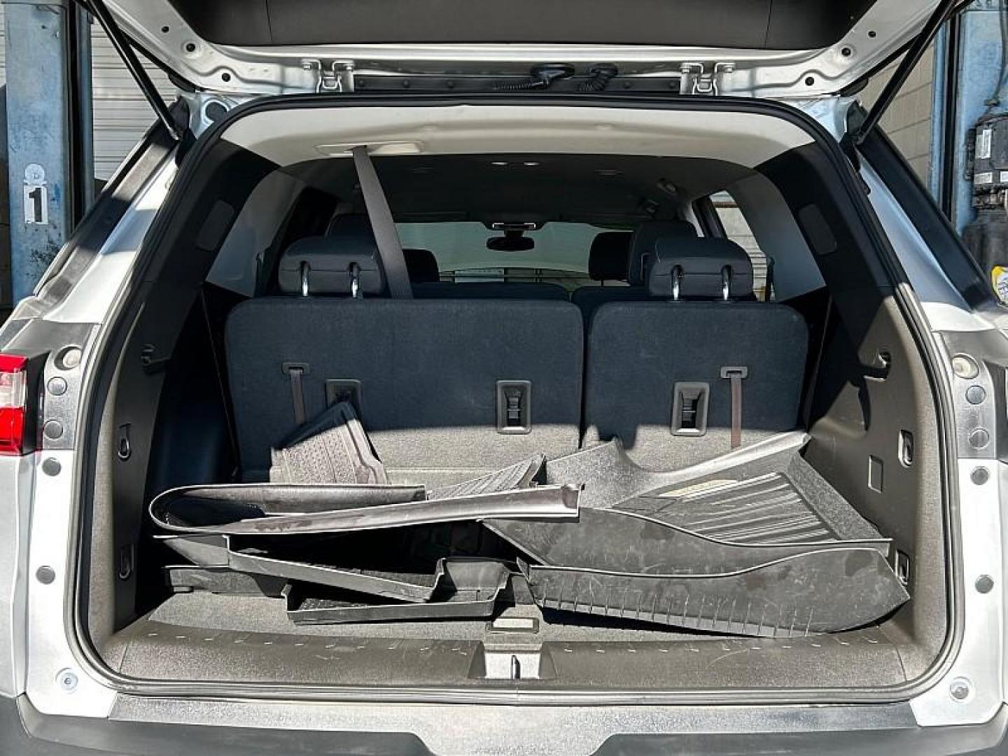 2018 SILVER Chevrolet Traverse (1GNERFKW4JJ) with an V6 3.6 Liter engine, Automatic 9-Spd transmission, located at 412 Auto Vista Drive, Palmdale, CA, 93551, (661) 945-0620, 34.592636, -118.136681 - Photo#30