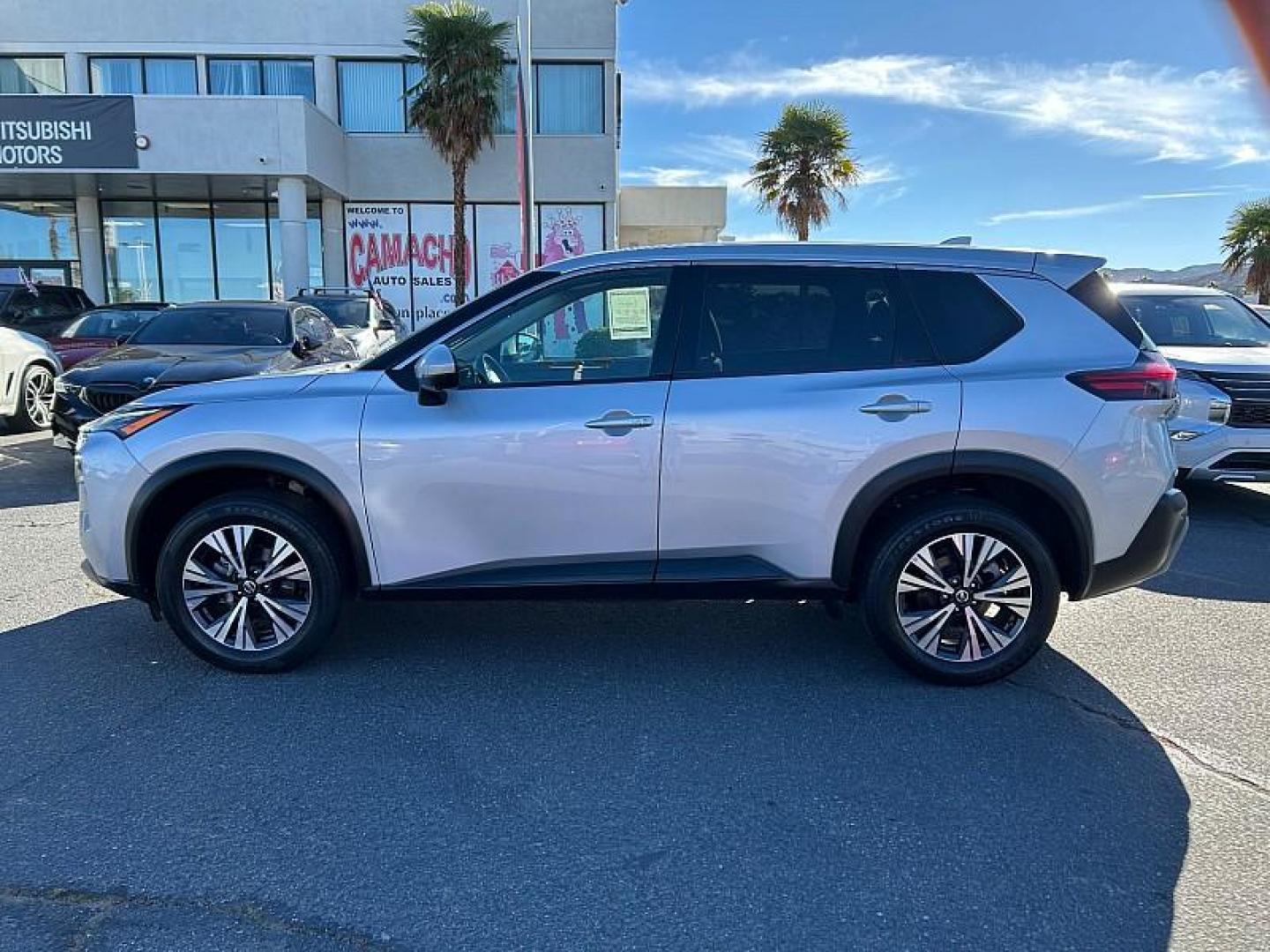 2021 SILVER Nissan Rogue (5N1AT3BBXMC) with an 4-Cyl 2.5 Liter engine, Automatic CVT w/Xtronic transmission, located at 412 Auto Vista Drive, Palmdale, CA, 93551, (661) 945-0620, 34.592636, -118.136681 - Photo#5