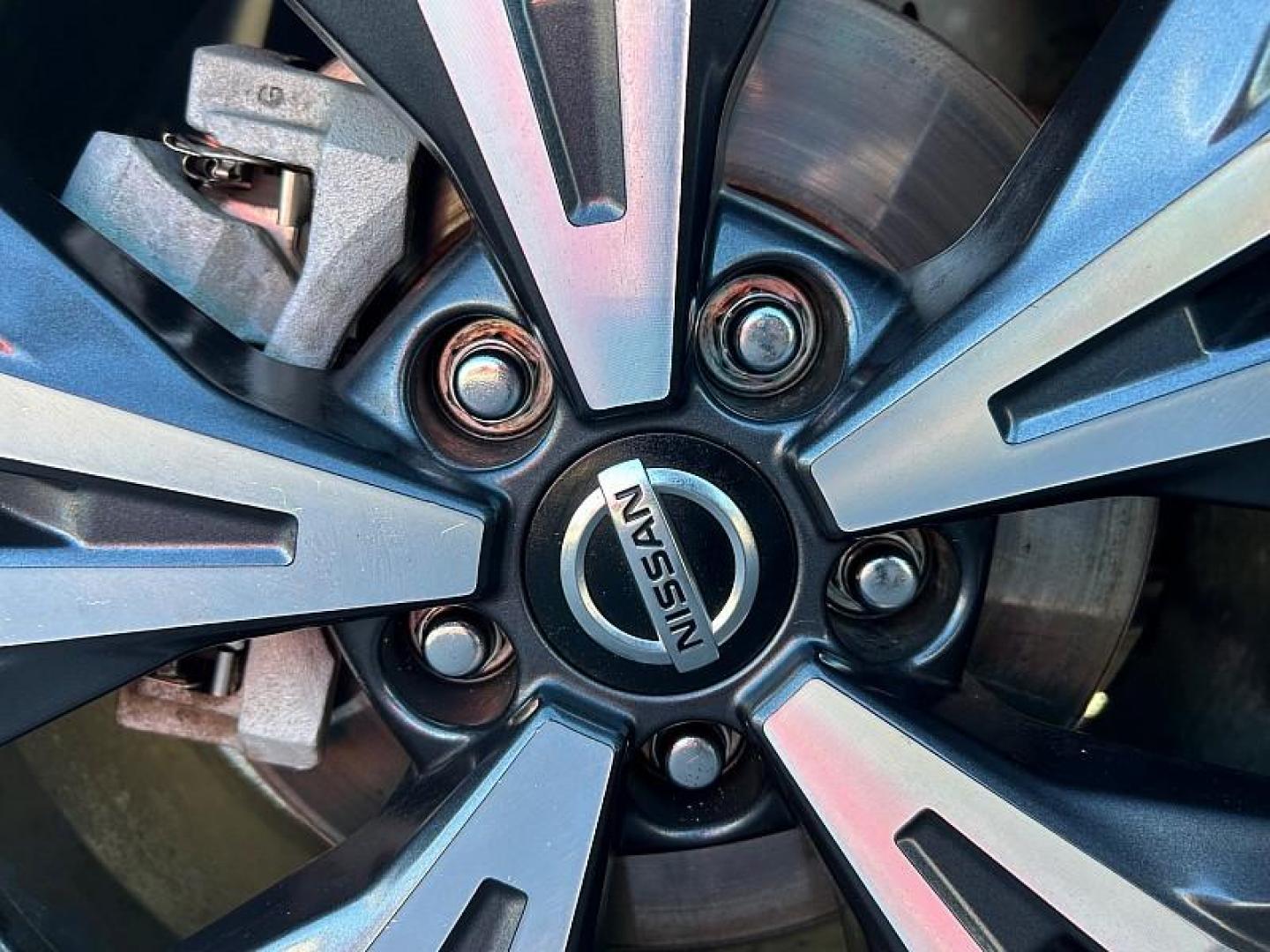 2021 SILVER Nissan Rogue (5N1AT3BBXMC) with an 4-Cyl 2.5 Liter engine, Automatic CVT w/Xtronic transmission, located at 412 Auto Vista Drive, Palmdale, CA, 93551, (661) 945-0620, 34.592636, -118.136681 - Photo#7