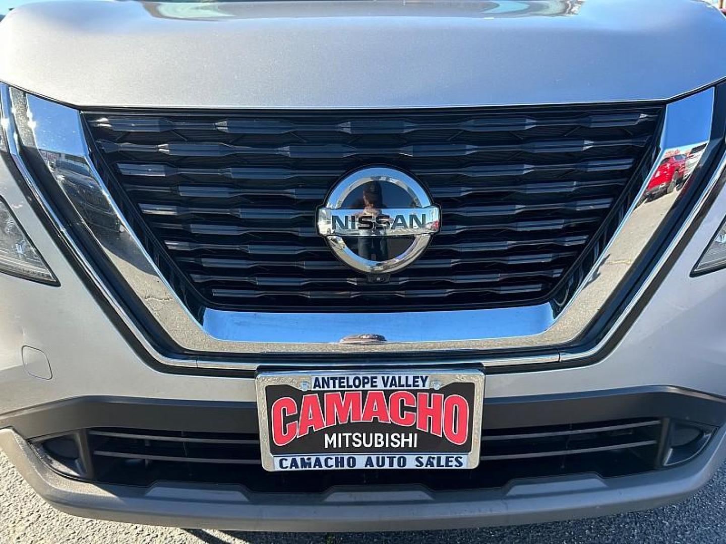 2021 SILVER Nissan Rogue (5N1AT3BBXMC) with an 4-Cyl 2.5 Liter engine, Automatic CVT w/Xtronic transmission, located at 412 Auto Vista Drive, Palmdale, CA, 93551, (661) 945-0620, 34.592636, -118.136681 - Photo#10