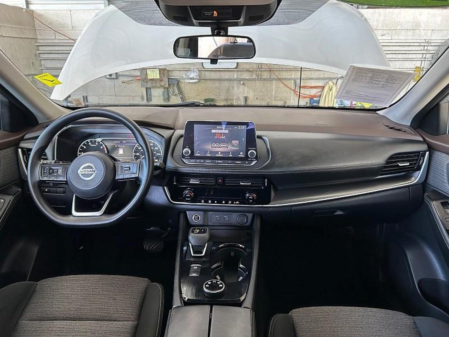 2021 SILVER Nissan Rogue (5N1AT3BBXMC) with an 4-Cyl 2.5 Liter engine, Automatic CVT w/Xtronic transmission, located at 412 Auto Vista Drive, Palmdale, CA, 93551, (661) 945-0620, 34.592636, -118.136681 - Photo#18