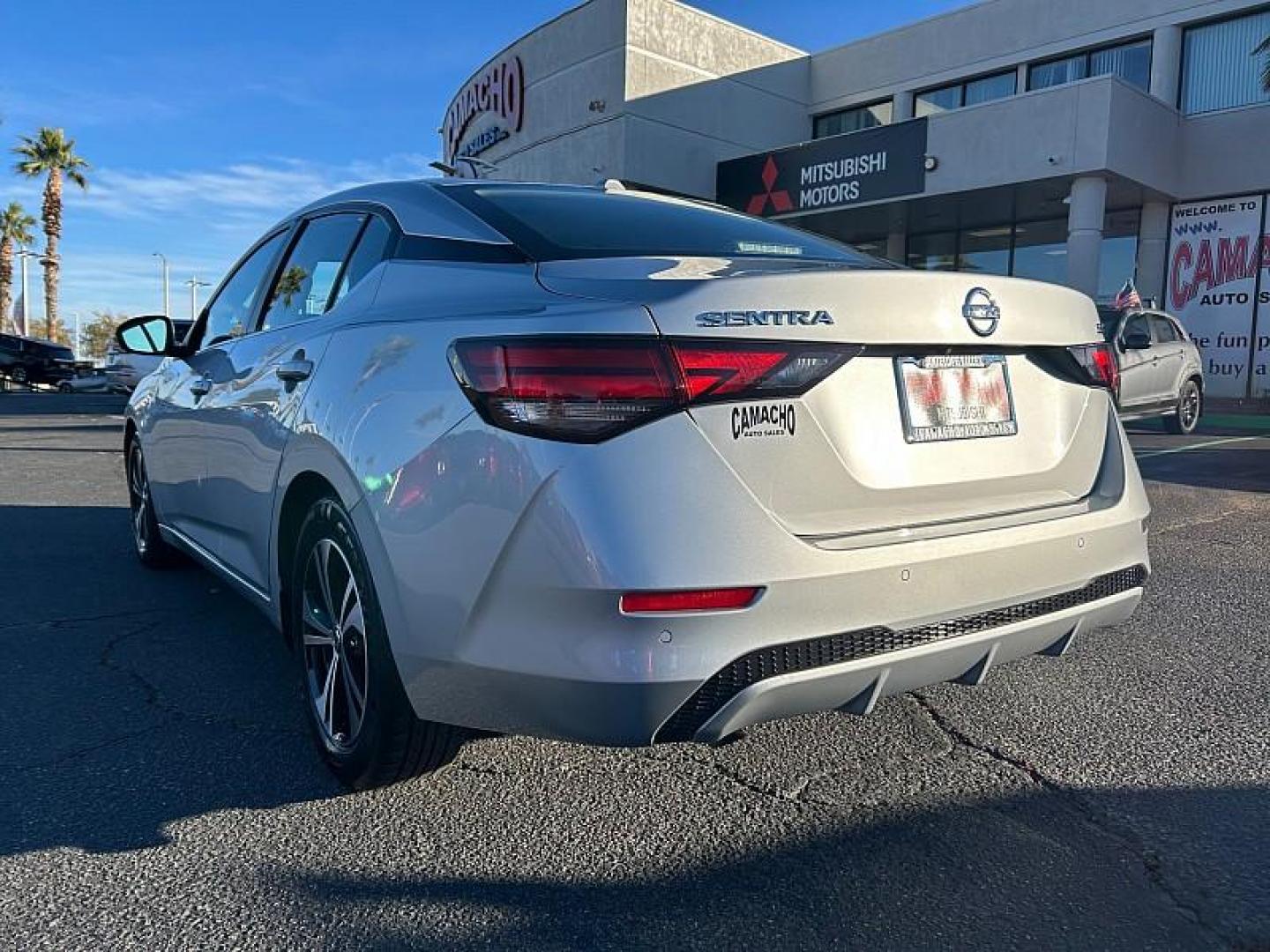 2022 SILVER Nissan Sentra (3N1AB8CVXNY) with an 4-Cyl 2.0 Liter engine, Automatic CVT w/Xtronic transmission, located at 412 Auto Vista Drive, Palmdale, CA, 93551, (661) 945-0620, 34.592636, -118.136681 - Photo#7