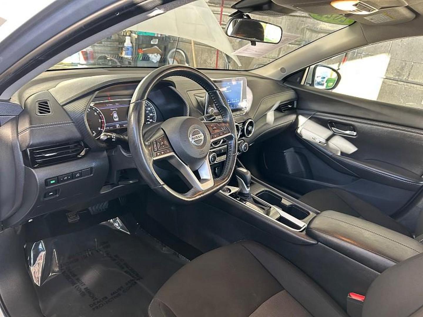 2022 SILVER Nissan Sentra (3N1AB8CVXNY) with an 4-Cyl 2.0 Liter engine, Automatic CVT w/Xtronic transmission, located at 412 Auto Vista Drive, Palmdale, CA, 93551, (661) 945-0620, 34.592636, -118.136681 - Photo#18
