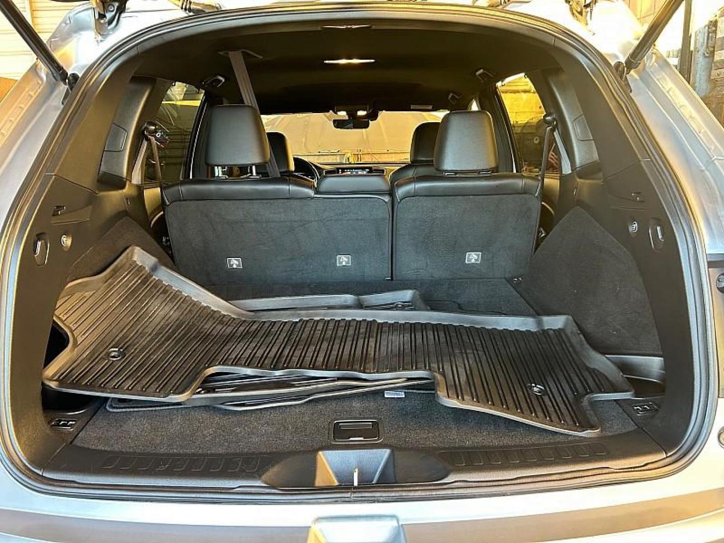 2020 GRAY Honda Passport (5FNYF7H9XLB) with an V6 i-VTEC 3.5 Liter engine, Automatic 9-Spd transmission, located at 412 Auto Vista Drive, Palmdale, CA, 93551, (661) 945-0620, 34.592636, -118.136681 - Photo#29