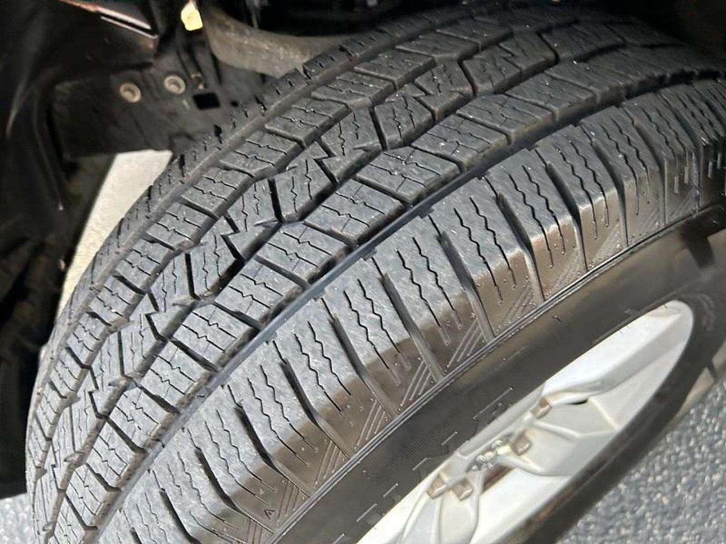 2022 RED Ram 1500 Classic 2WD (1C6RR6LG3NS) with an V8 HEMI 5.7 Liter engine, Automatic 8-Spd transmission, located at 412 Auto Vista Drive, Palmdale, CA, 93551, (661) 945-0620, 34.592636, -118.136681 - Photo#37