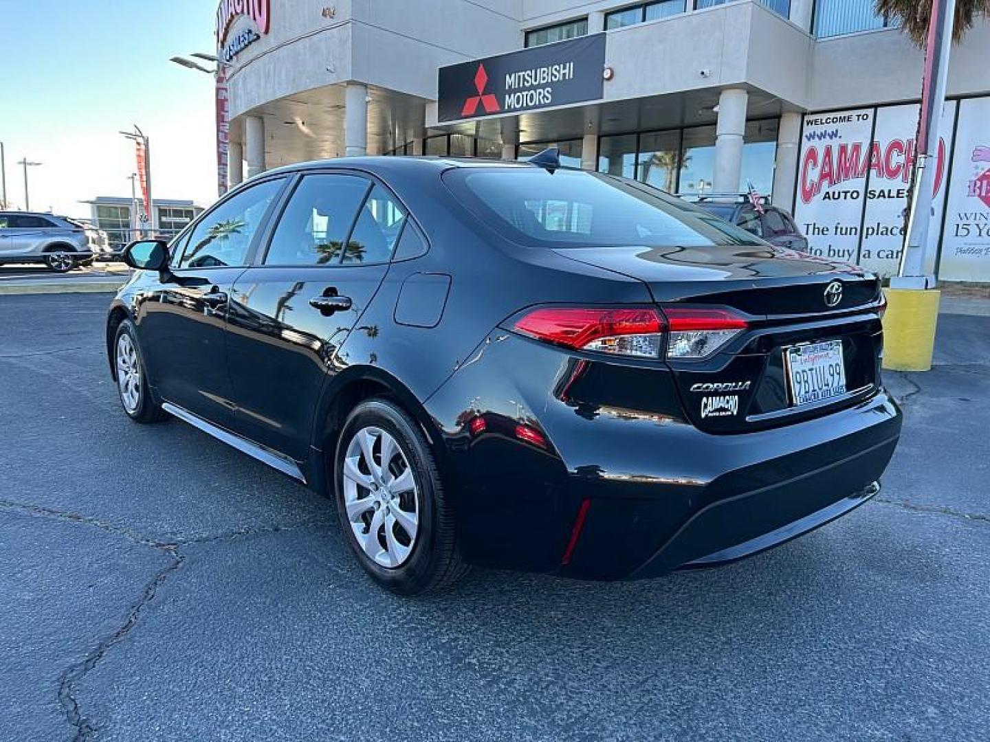 2022 BLACK Toyota Corolla (5YFEPMAE9NP) with an 4-Cyl 1.8 Liter engine, Automatic CVTi-S transmission, located at 412 Auto Vista Drive, Palmdale, CA, 93551, (661) 945-0620, 34.592636, -118.136681 - Photo#5