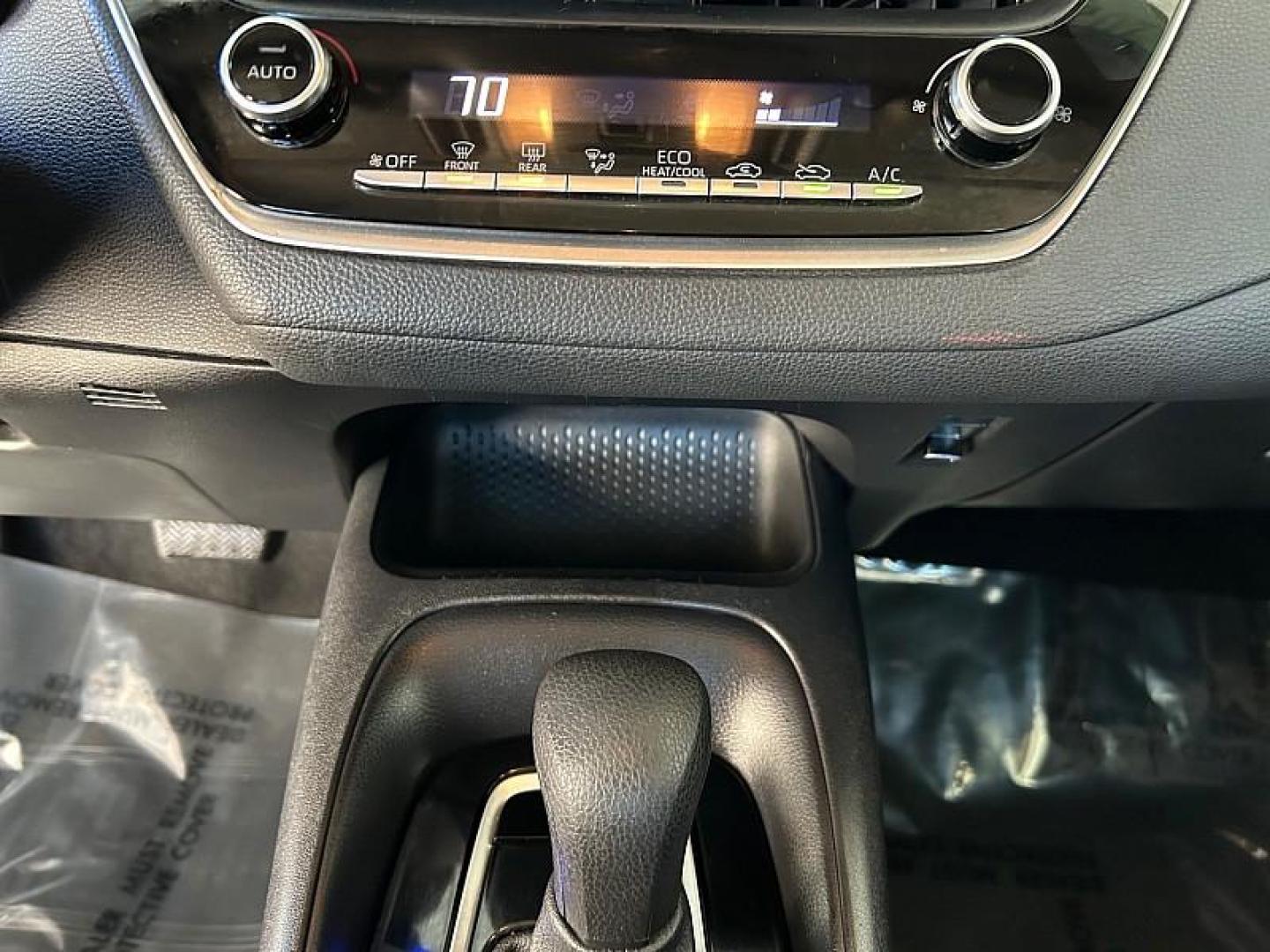 2022 BLACK Toyota Corolla (5YFEPMAE9NP) with an 4-Cyl 1.8 Liter engine, Automatic CVTi-S transmission, located at 412 Auto Vista Drive, Palmdale, CA, 93551, (661) 945-0620, 34.592636, -118.136681 - Photo#20