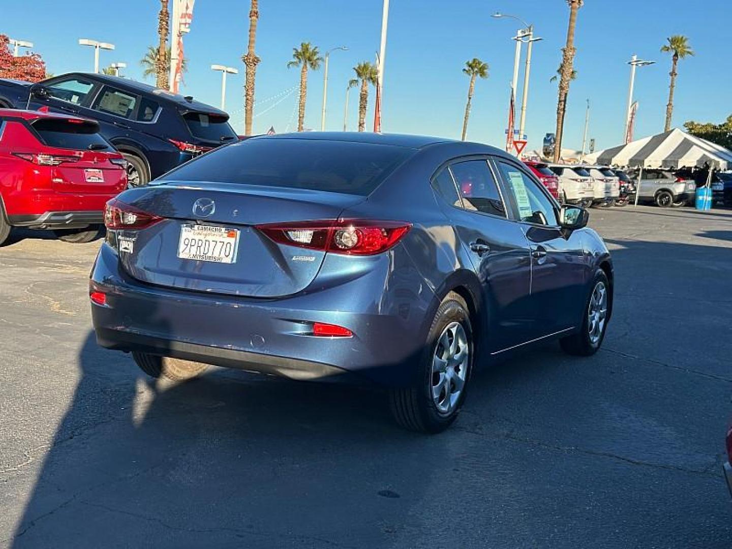 2018 BLUE Mazda Mazda3 (3MZBN1U70JM) with an 4-Cyl SKYACTIV-G 2.0L engine, Auto 6-Spd SKYACTIV-Drv transmission, located at 412 Auto Vista Drive, Palmdale, CA, 93551, (661) 945-0620, 34.592636, -118.136681 - Photo#6