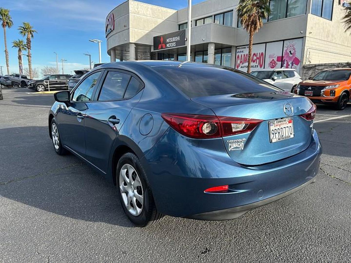 2018 BLUE Mazda Mazda3 (3MZBN1U70JM) with an 4-Cyl SKYACTIV-G 2.0L engine, Auto 6-Spd SKYACTIV-Drv transmission, located at 412 Auto Vista Drive, Palmdale, CA, 93551, (661) 945-0620, 34.592636, -118.136681 - Photo#5