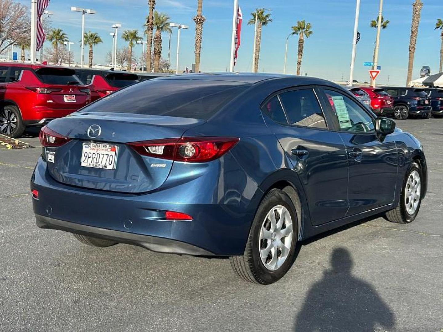 2018 BLUE Mazda Mazda3 (3MZBN1U70JM) with an 4-Cyl SKYACTIV-G 2.0L engine, Auto 6-Spd SKYACTIV-Drv transmission, located at 412 Auto Vista Drive, Palmdale, CA, 93551, (661) 945-0620, 34.592636, -118.136681 - Photo#19