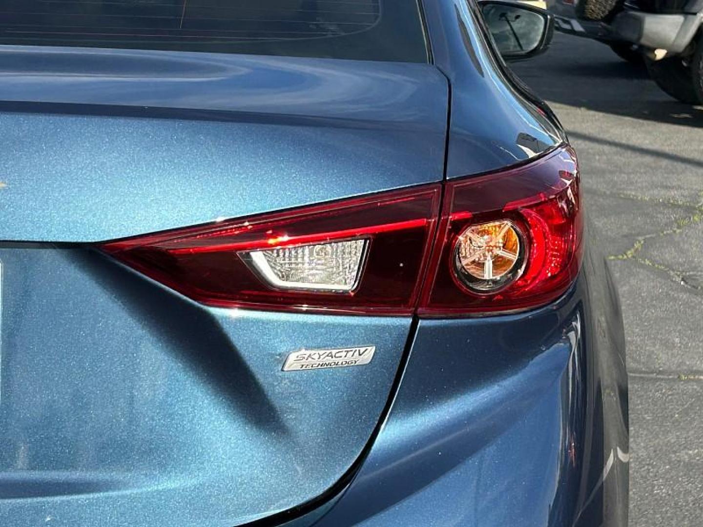 2018 BLUE Mazda Mazda3 (3MZBN1U70JM) with an 4-Cyl SKYACTIV-G 2.0L engine, Auto 6-Spd SKYACTIV-Drv transmission, located at 412 Auto Vista Drive, Palmdale, CA, 93551, (661) 945-0620, 34.592636, -118.136681 - Photo#23